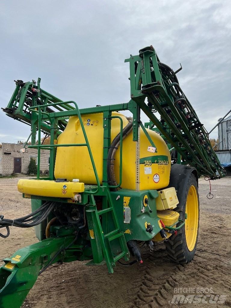 John Deere 740 牽引式噴霧機