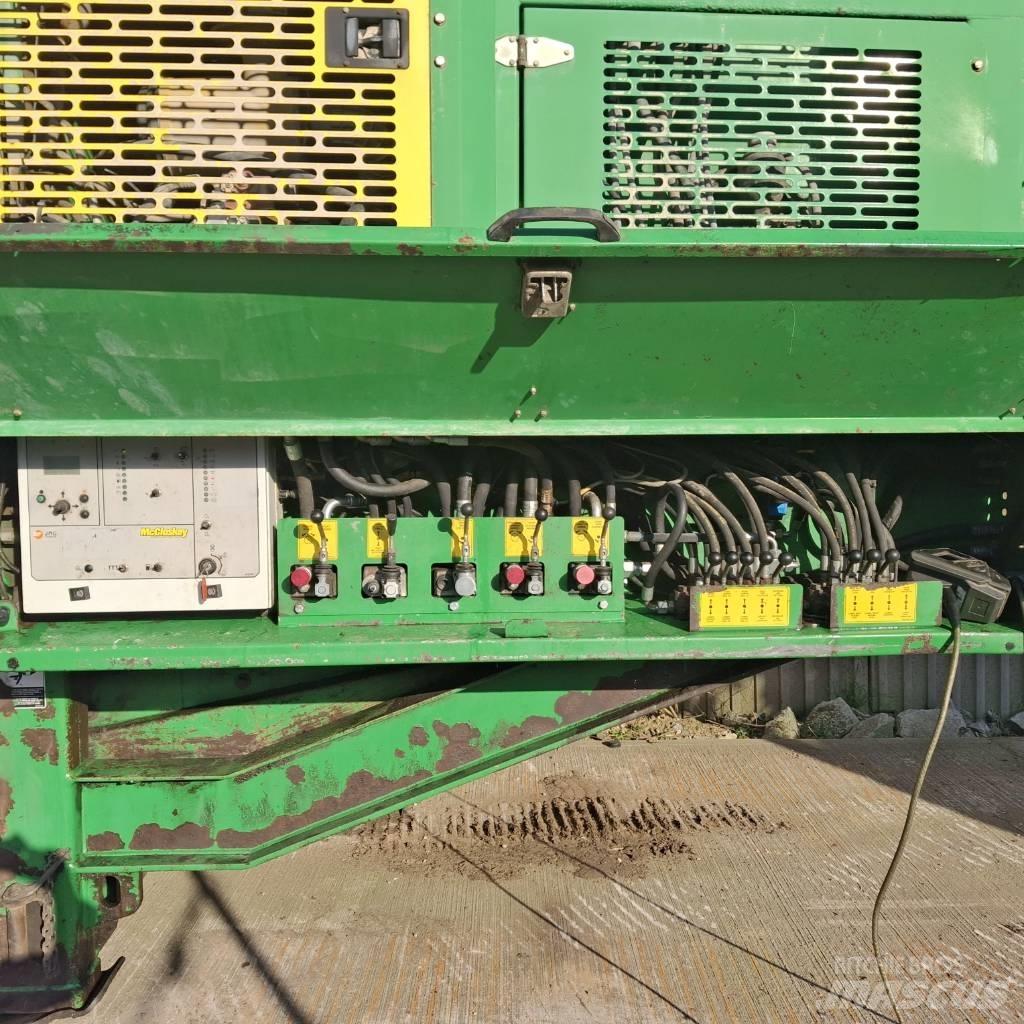 McCloskey J40 移動式壓碎機