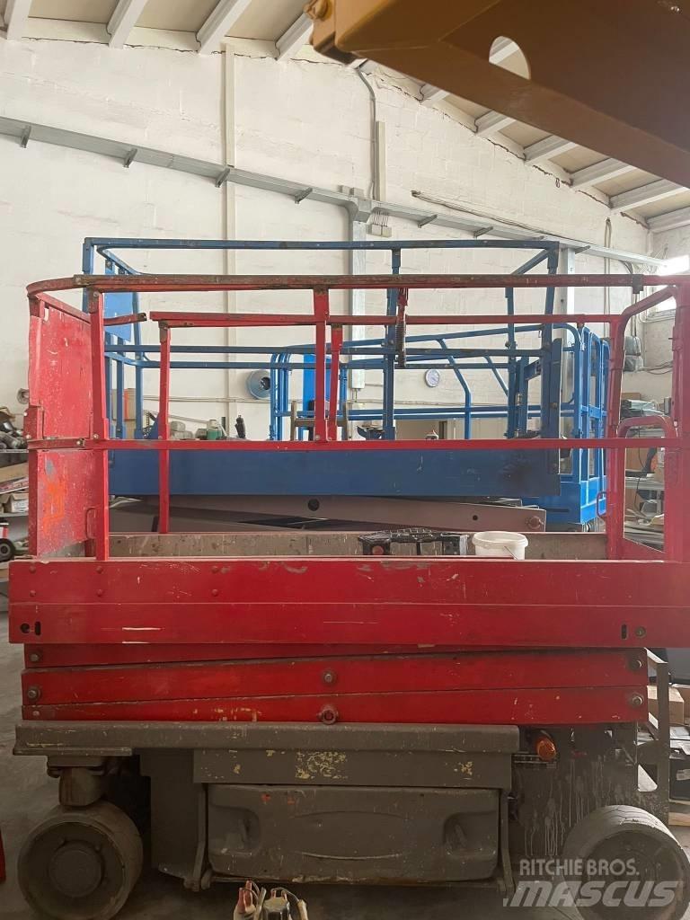 JLG 2030 ES 剪式升降機