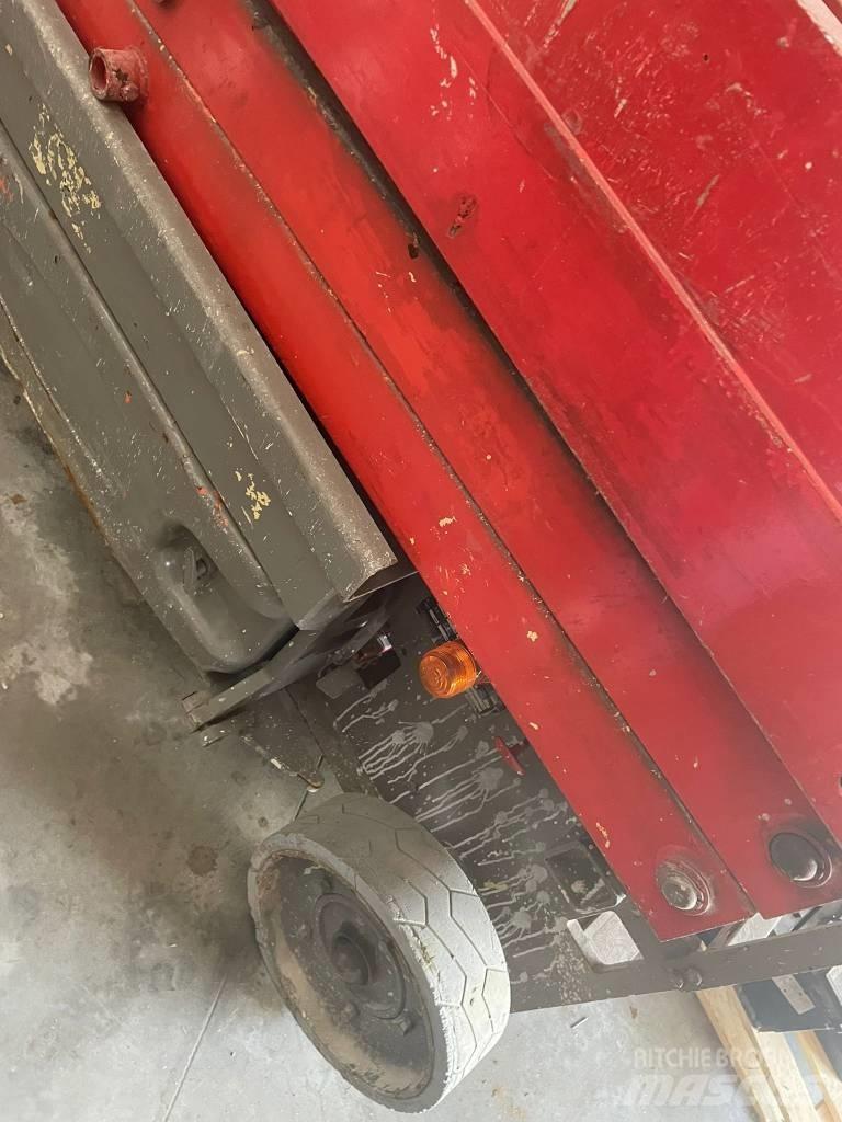 JLG 2030 ES 剪式升降機