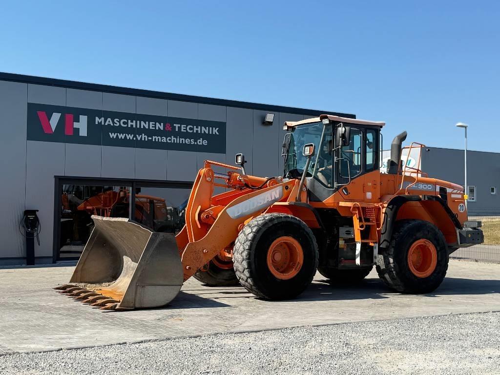 Doosan DL 300-3 輪胎式裝載機