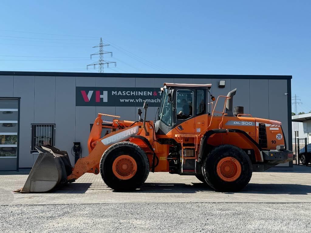 Doosan DL 300-3 輪胎式裝載機