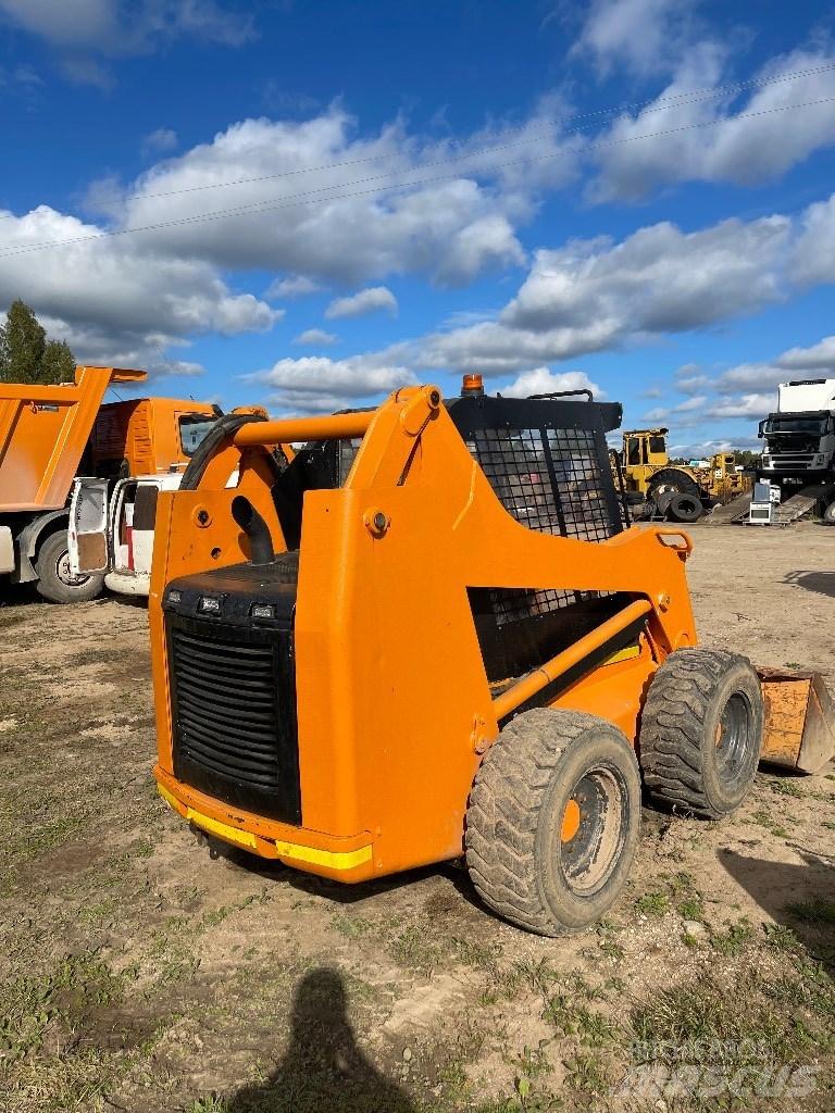 CASE 95 XT 滑移轉向裝載機