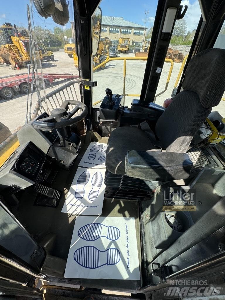 CAT 826H 廢棄物壓實機