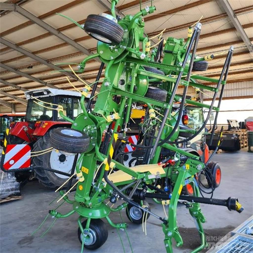 Krone VENDRO 900 耙與翻草機