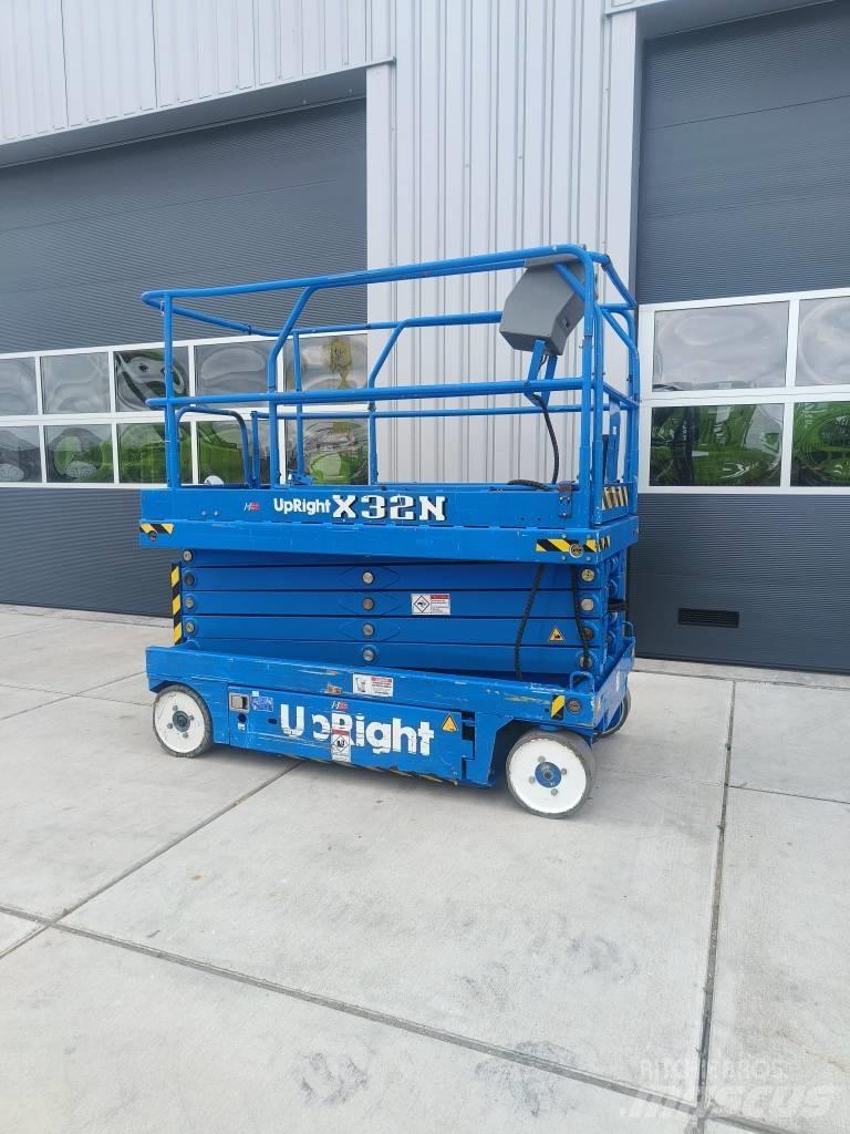 UpRight X32 剪式升降機