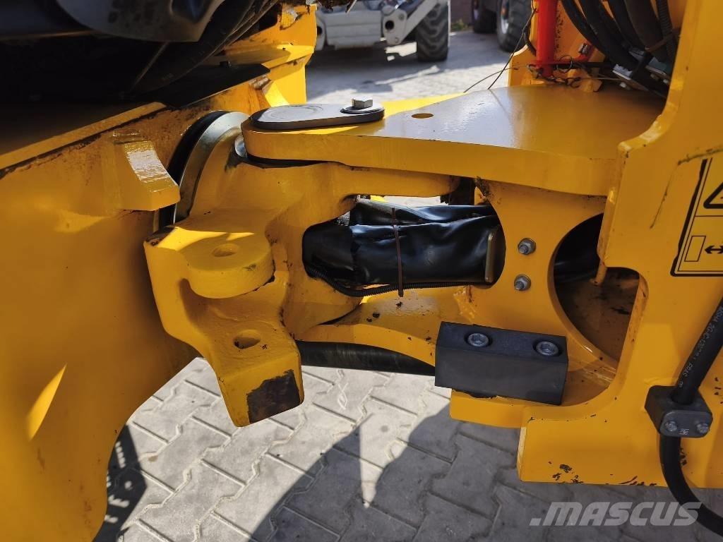 JCB 409 輪胎式裝載機