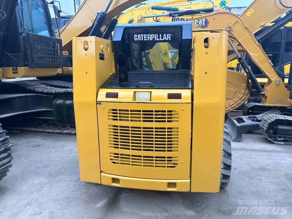 CAT 246 D 滑移轉向裝載機