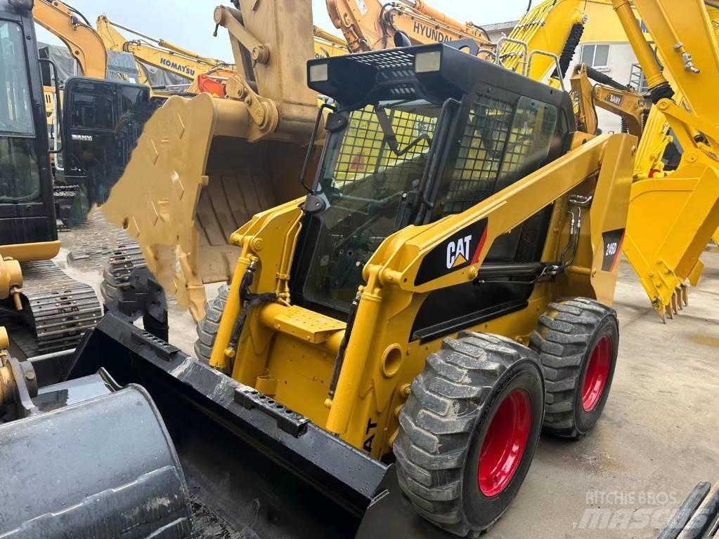 CAT 246 D 滑移轉向裝載機