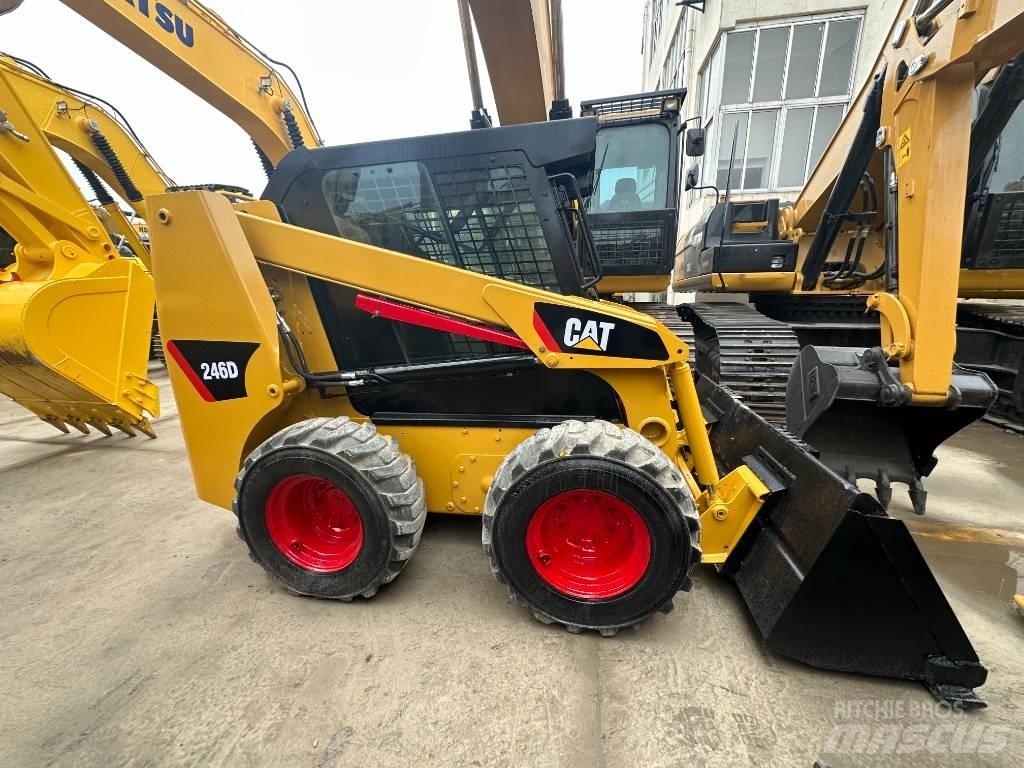 CAT 246 D 滑移轉向裝載機