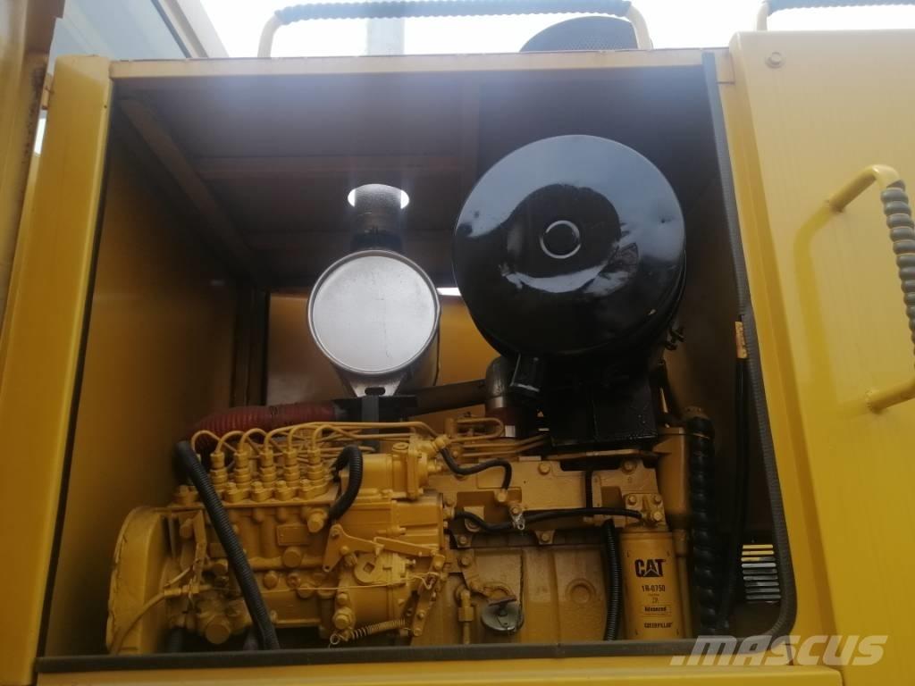 CAT 140 K 平土機