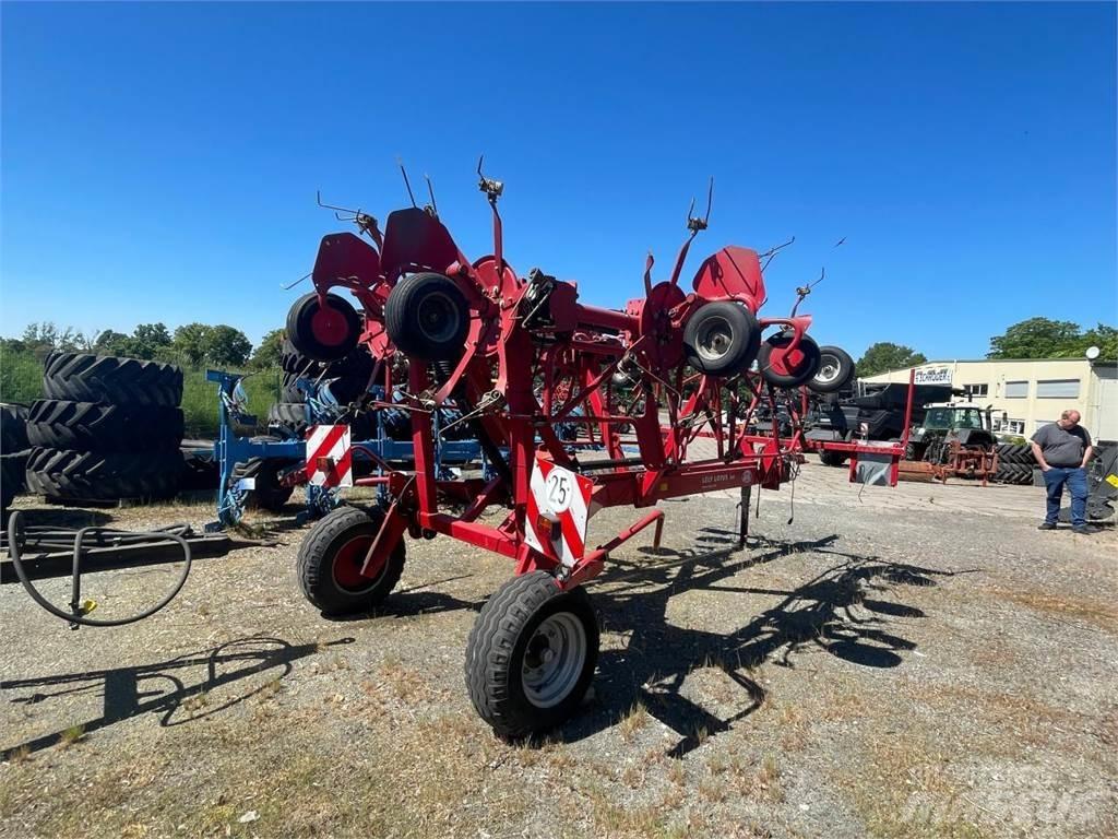 Lely Lotus 900 耙與翻草機