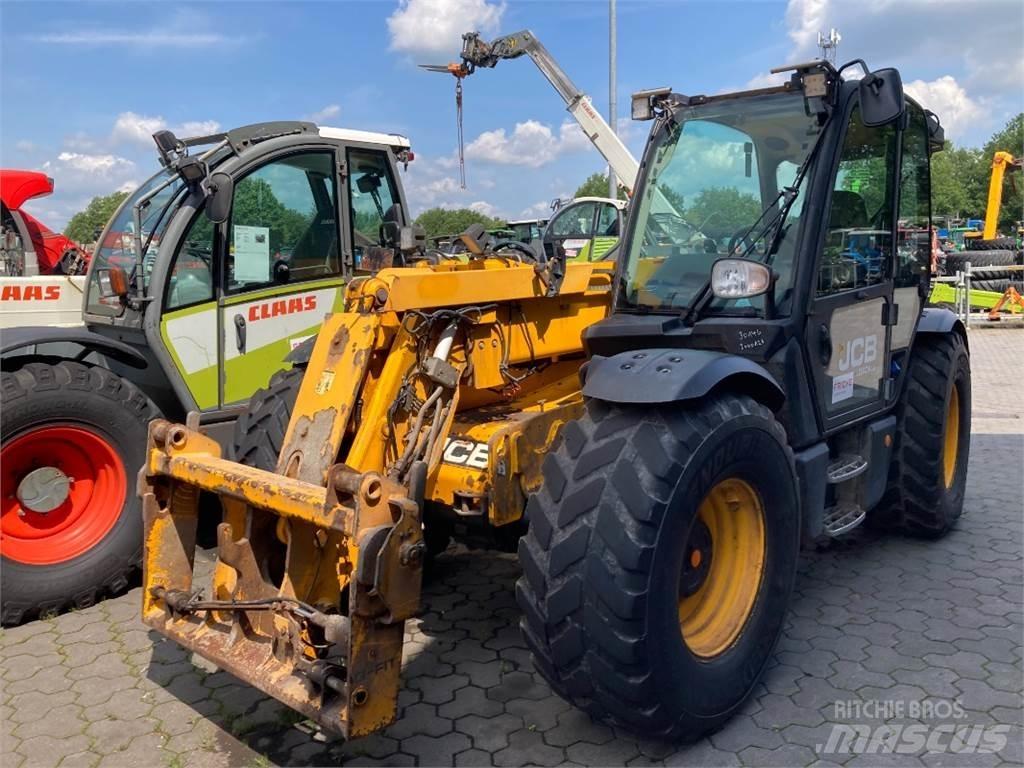 JCB 541-70 AgriPro 伸縮臂操作車
