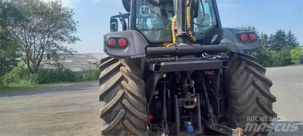 Valtra T130 曳引機