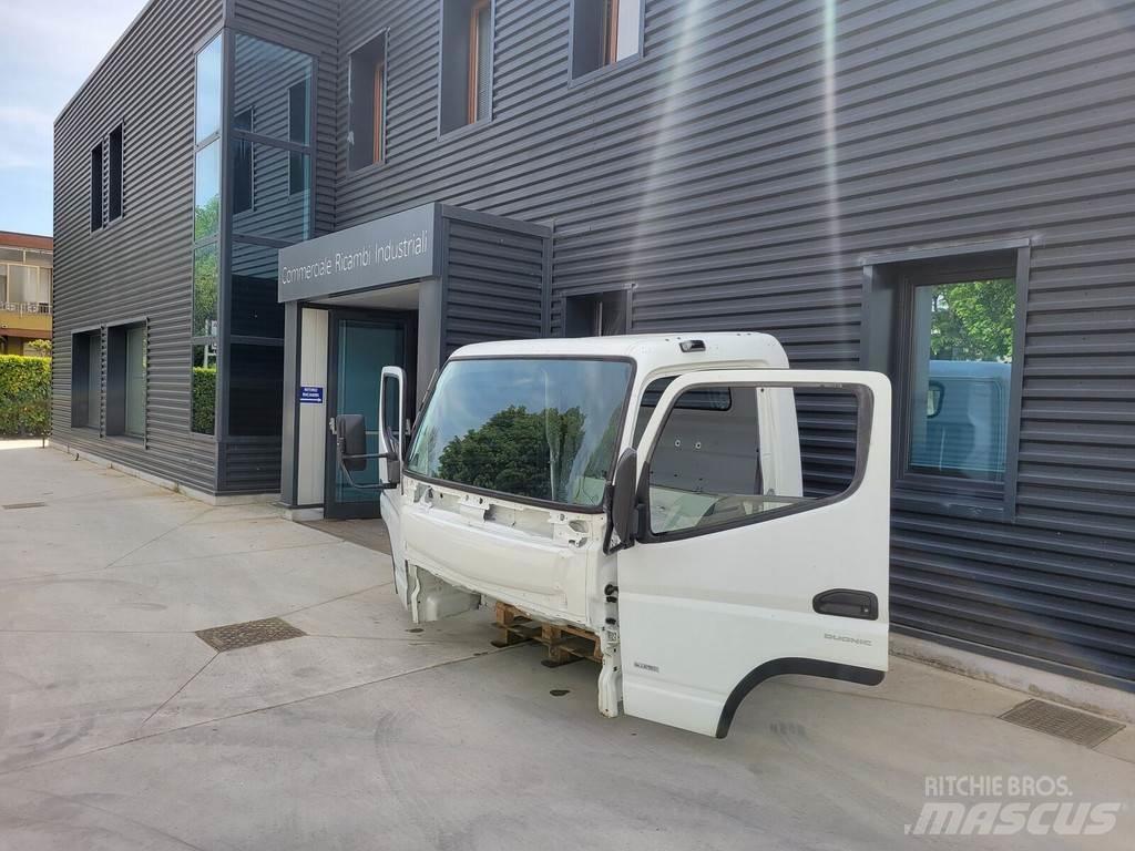 Mitsubishi Fuso "C" 駕駛室與內部