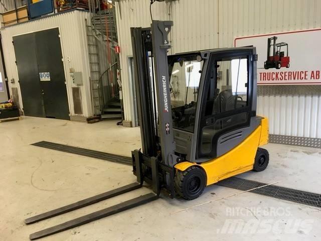 Jungheinrich EFG 320 電動堆高機