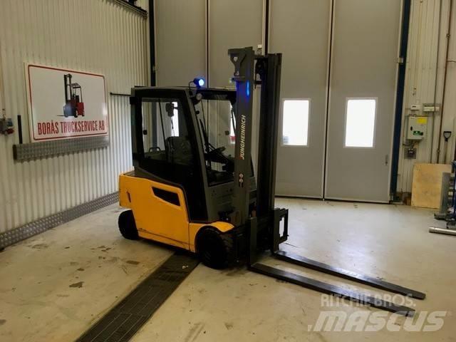 Jungheinrich EFG 320 電動堆高機
