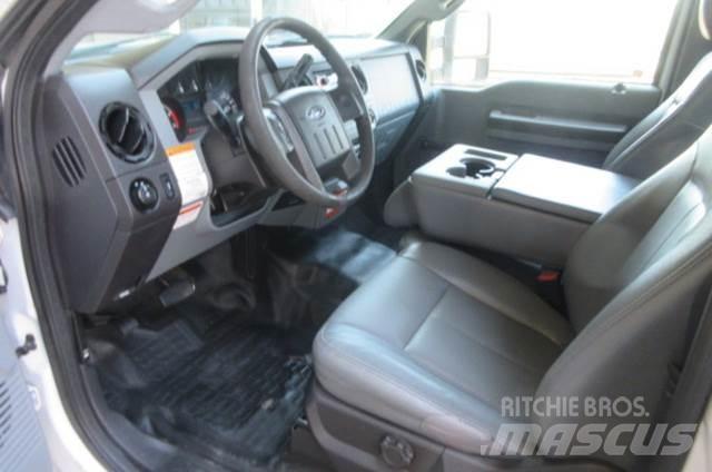 Ford F450 卡車裝載高空作業車