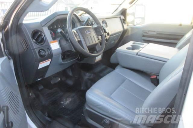 Ford F450 卡車裝載高空作業車
