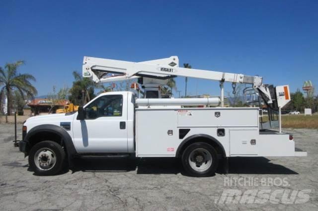 Ford F450 卡車裝載高空作業車