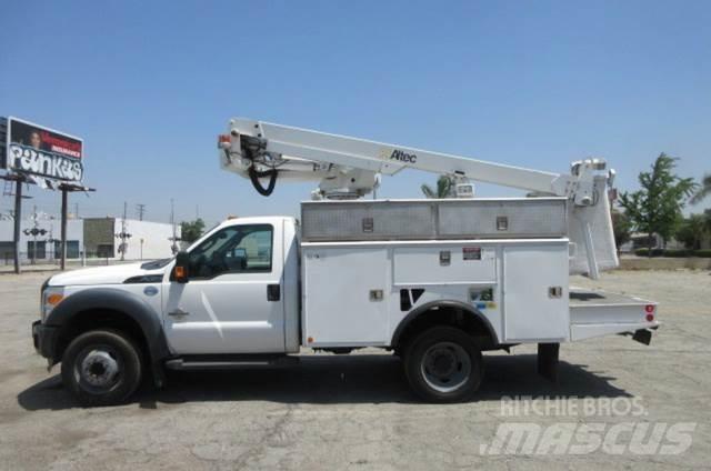Ford F450 卡車裝載高空作業車