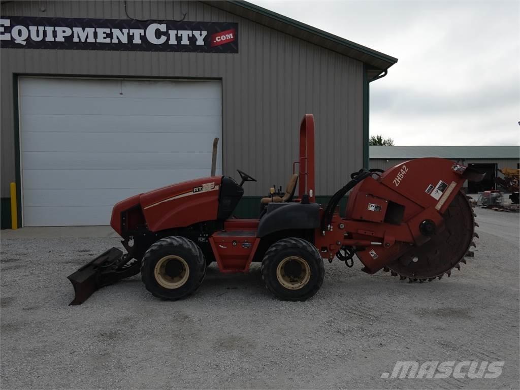 Ditch Witch RT55 岩石和混凝土鋸