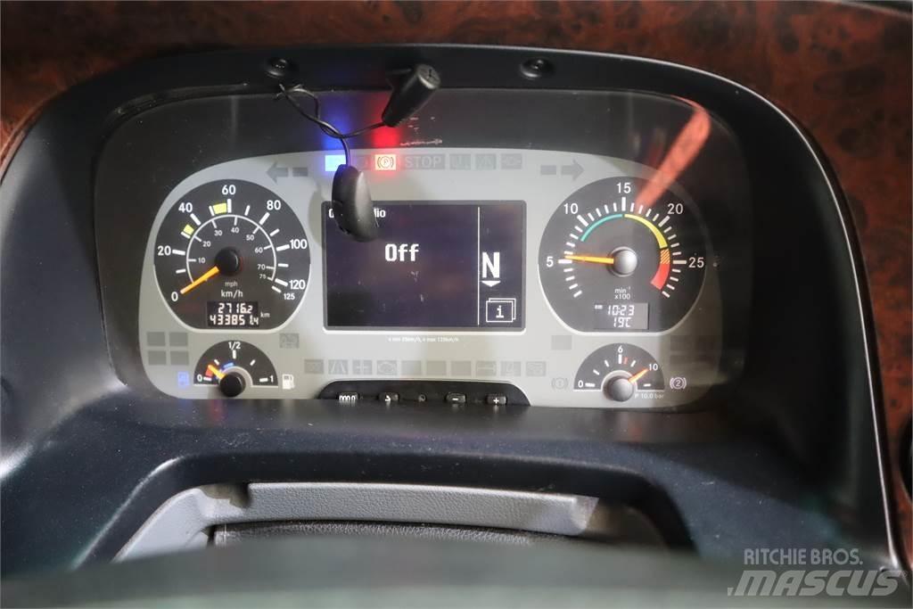 Mercedes-Benz ACTROS 1846 貨箱式卡車