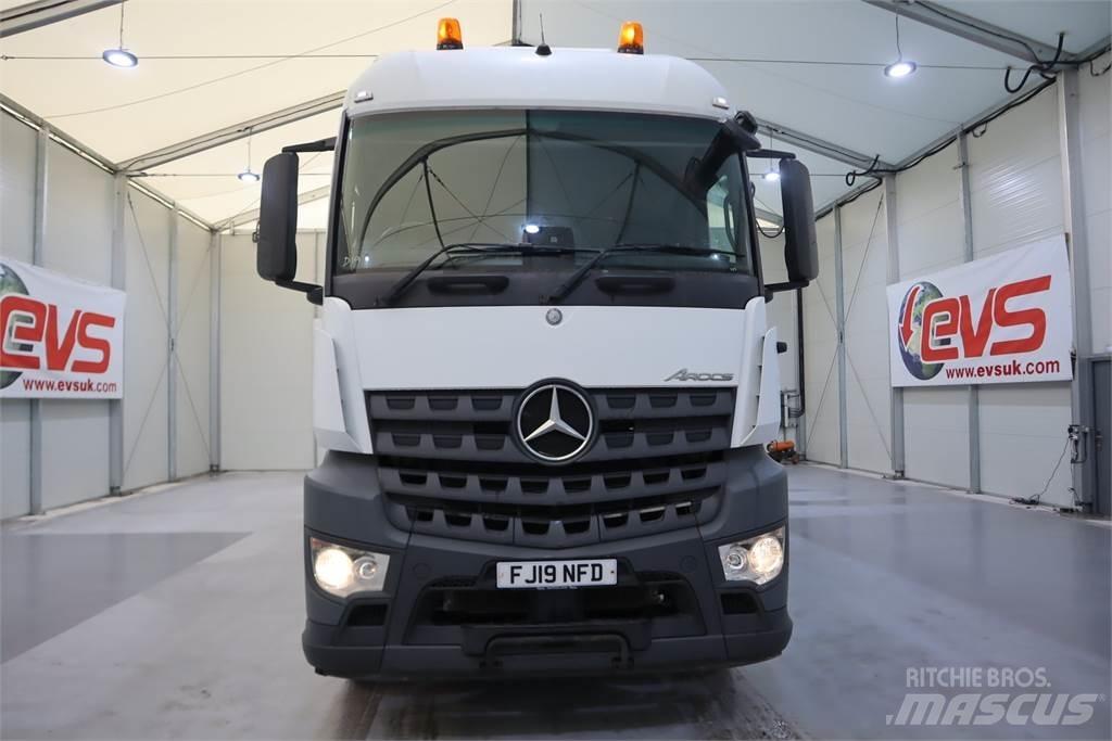 Mercedes-Benz Arocs 1824 篷布卡車
