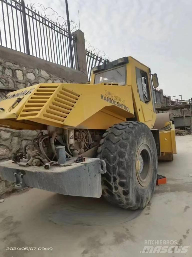 Bomag bw225d-3 單輪滾壓機