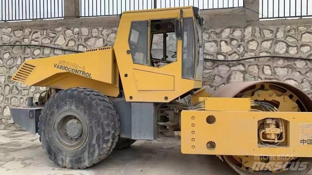 Bomag bw225d-3 單輪滾壓機