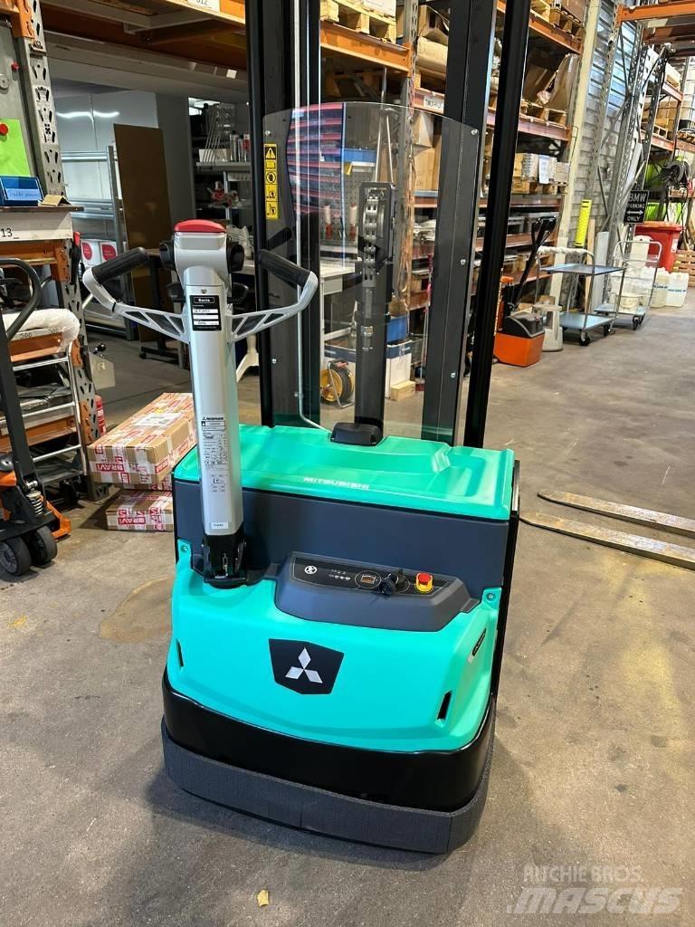 Mitsubishi SBP12N3 行走控制式堆積機