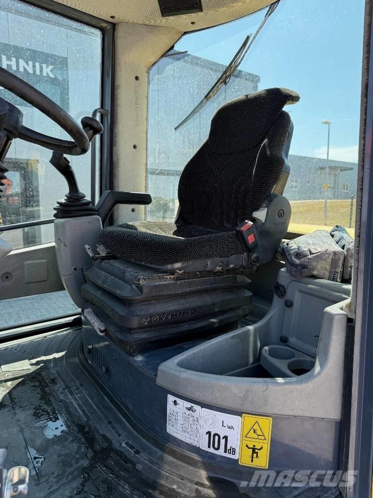 Yanmar V 80 輪胎式裝載機