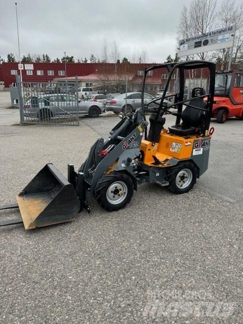 GiANT G 1200 小型裝載機