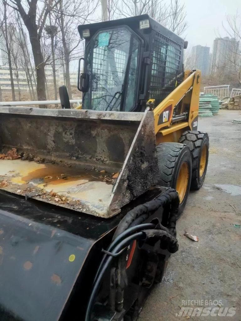 CAT 226 B 滑移轉向裝載機