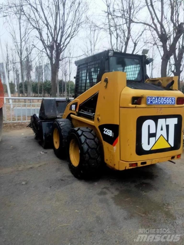 CAT 226 B 滑移轉向裝載機