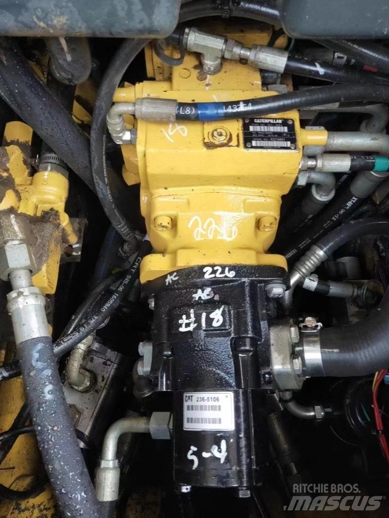 CAT 226 B 滑移轉向裝載機