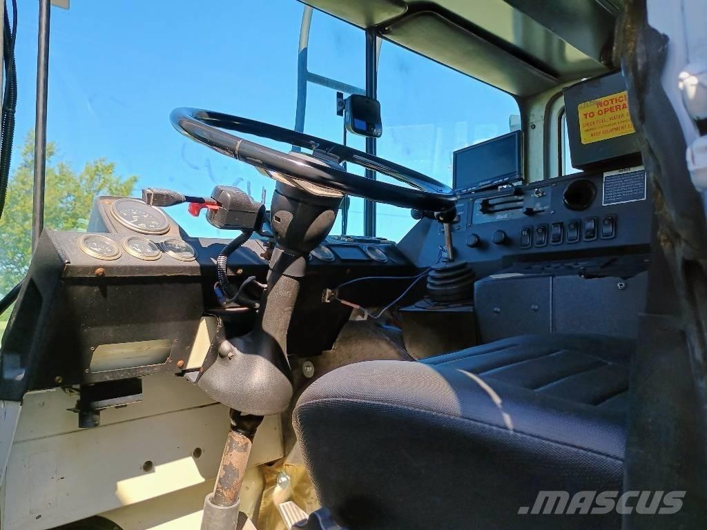 Mack MR 垃圾車