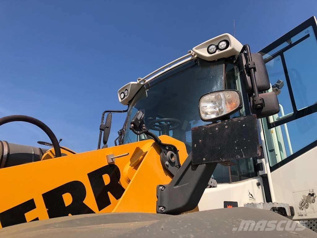 Liebherr L 566 輪胎式裝載機