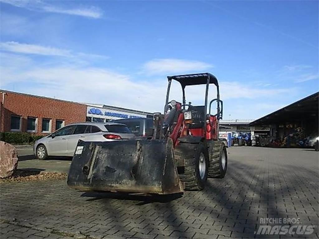 Schäffer 2430 輪胎式裝載機