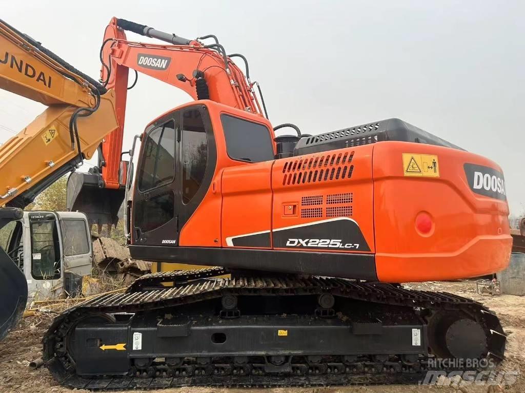 Doosan DX225LC-9C 履帶式 挖土機/掘鑿機/挖掘機