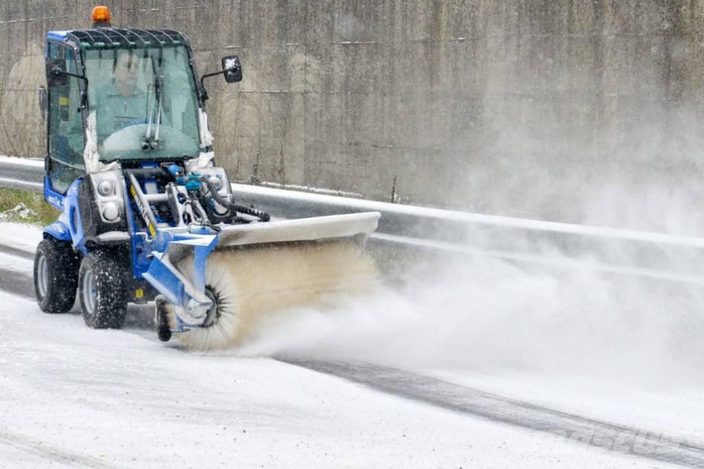 Multione 2.3 EFI 多功能裝載機