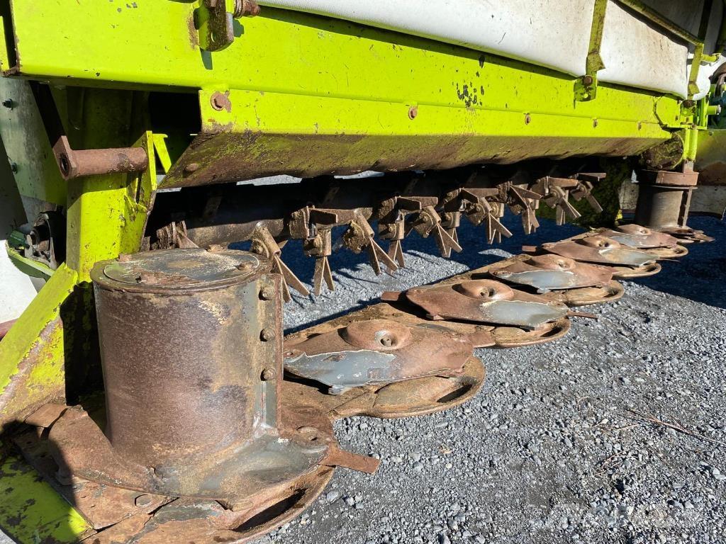 CLAAS DISCO 3050 裝載與牽引式割草機