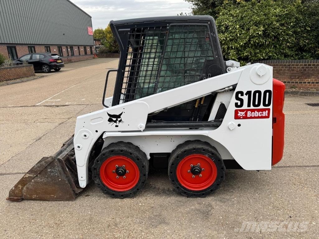 Bobcat S100 滑移轉向裝載機