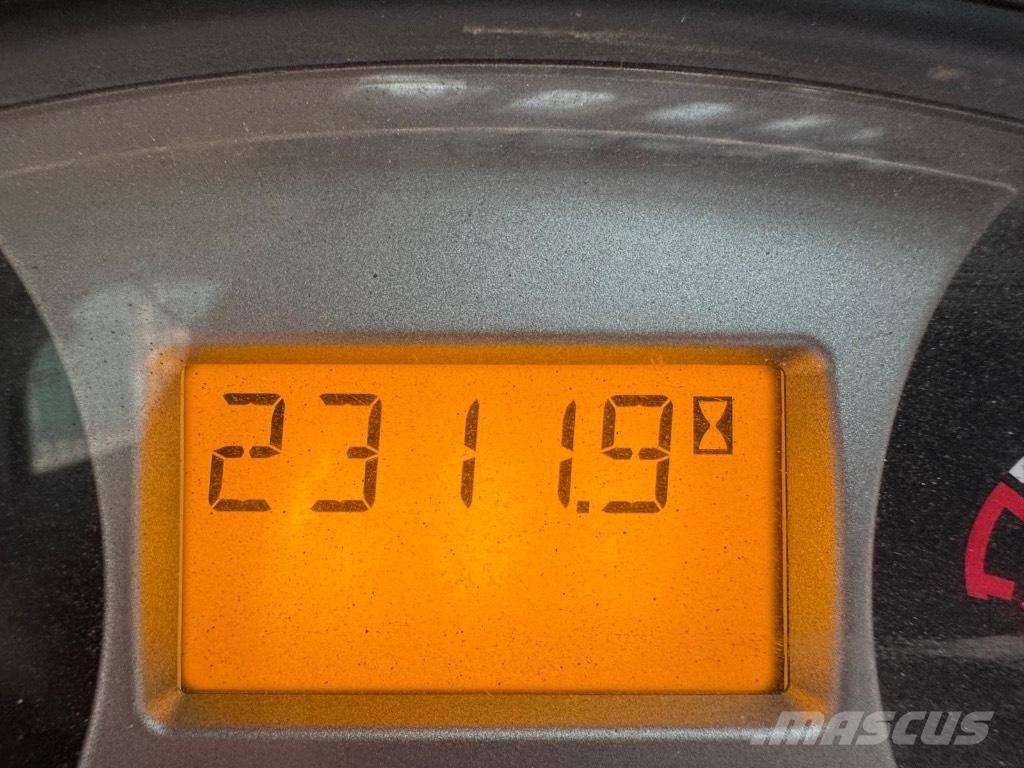 Bobcat S100 滑移轉向裝載機