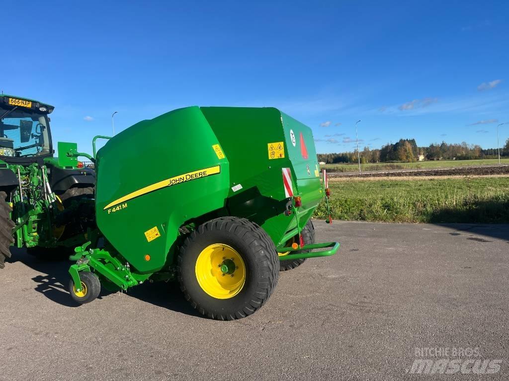 John Deere F441M 圓型牧草打包機