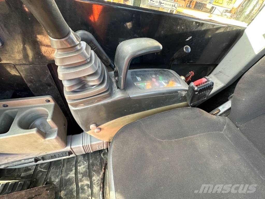 CAT 305.5E2 小型挖土機/掘鑿機<7t(小型挖掘機)