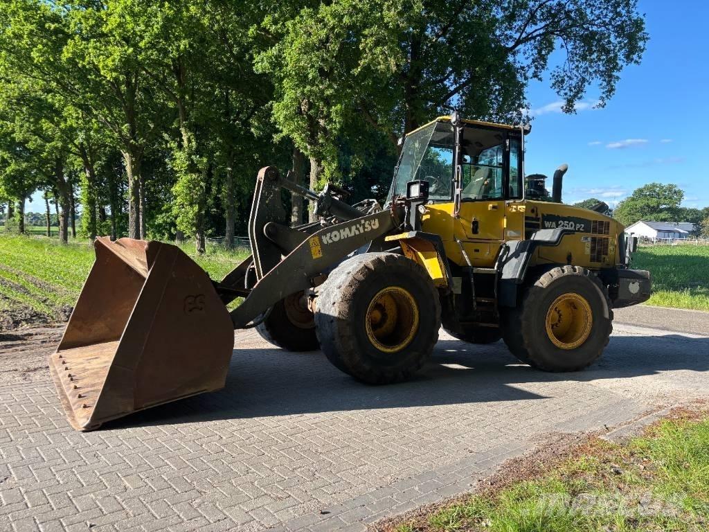 Komatsu WA250-6 輪胎式裝載機