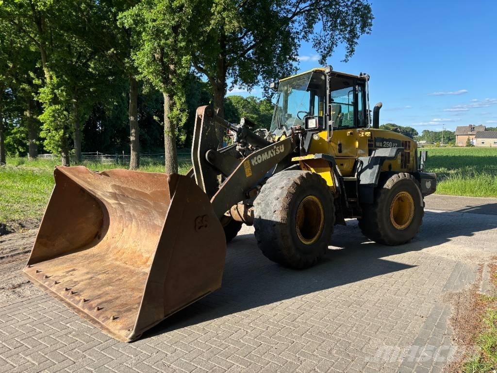 Komatsu WA250-6 輪胎式裝載機