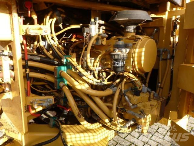 CAT CB 535 B 複合式滾壓機