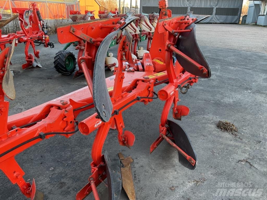 Kuhn Vari-Master 122 雙向犁